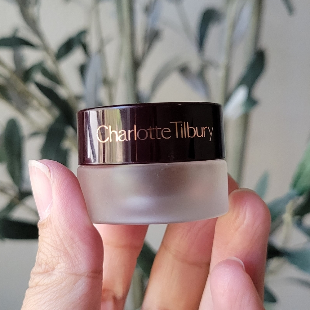 Charlotte Tilbury Eyes to Mesmerise in Star Gold